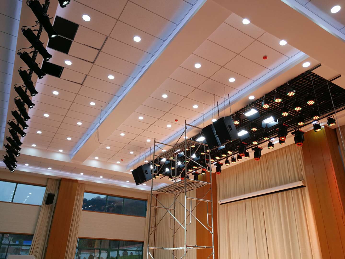Multifunctional Stage Light Led Profile Spotlight THE ONE STUDIO